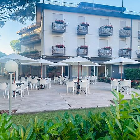 Hotel Laura Bibione Exterior foto