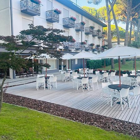Hotel Laura Bibione Exterior foto