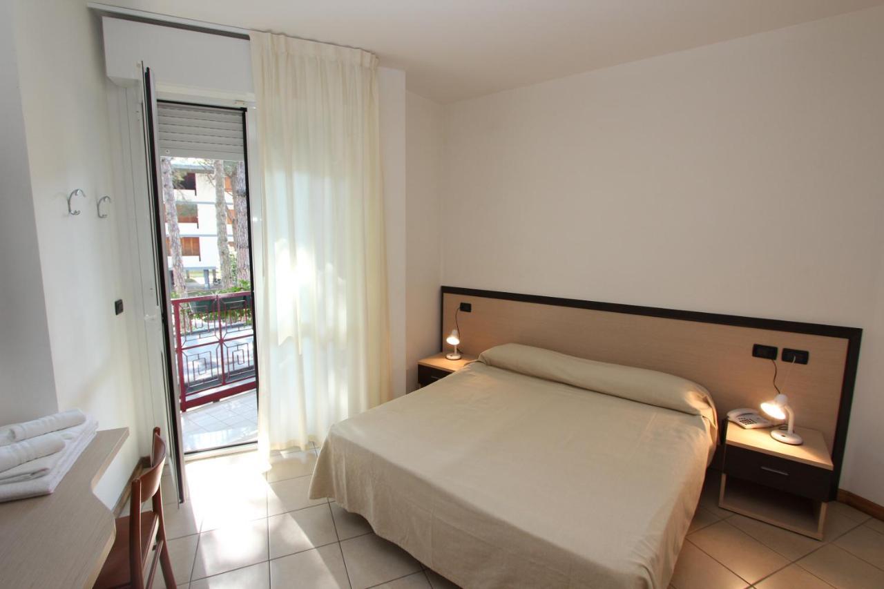 Hotel Laura Bibione Exterior foto